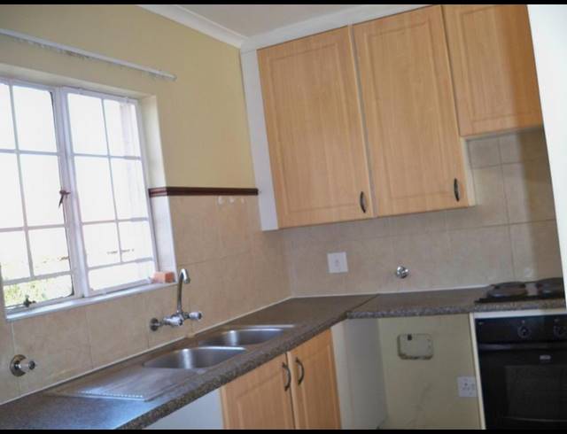 2 BEDROOM PROPERTY TO RENT IN DIE HOEWES